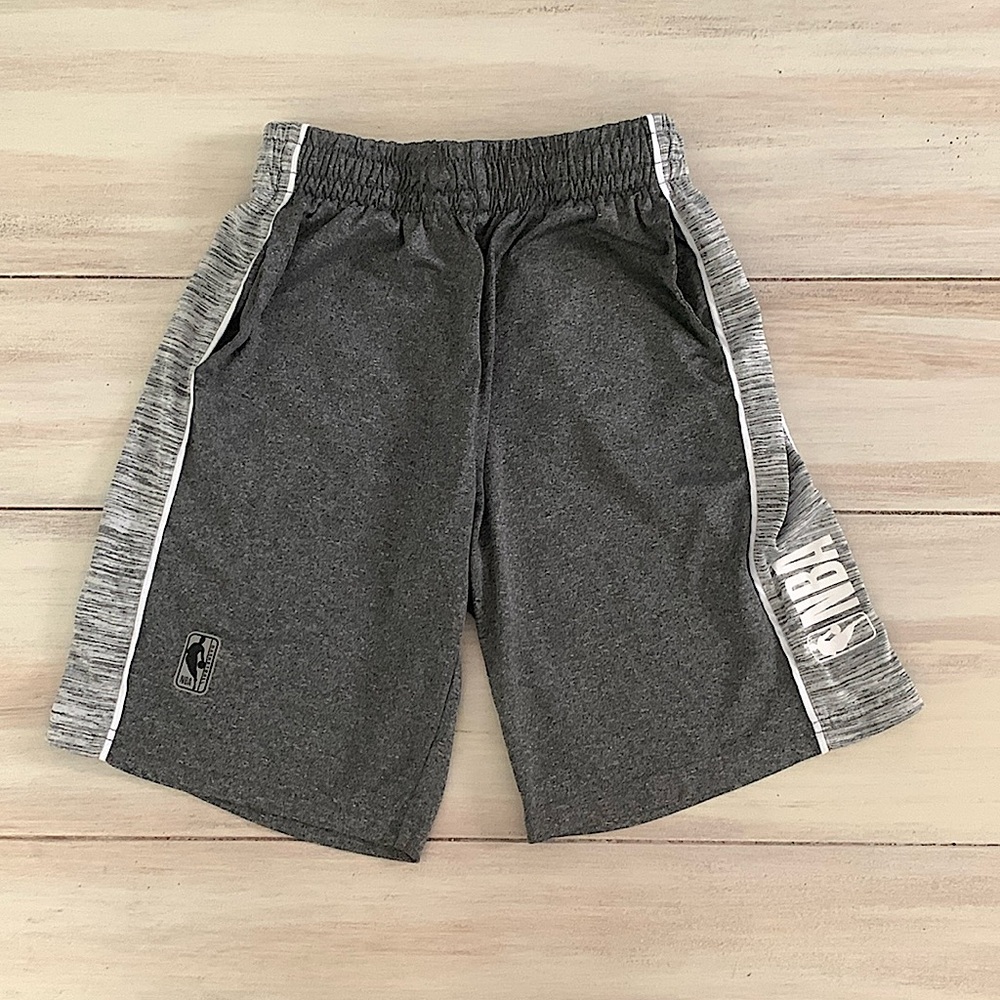 LIKE NEW! NBA Boys Basketball Gray Short With Pockets Drawstring Medium 10-12